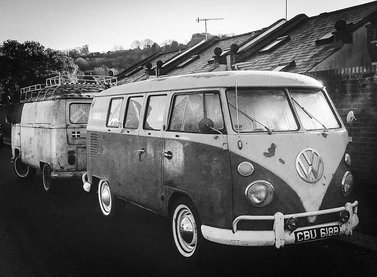 attracted a VW bus buddy on this mornings cold start